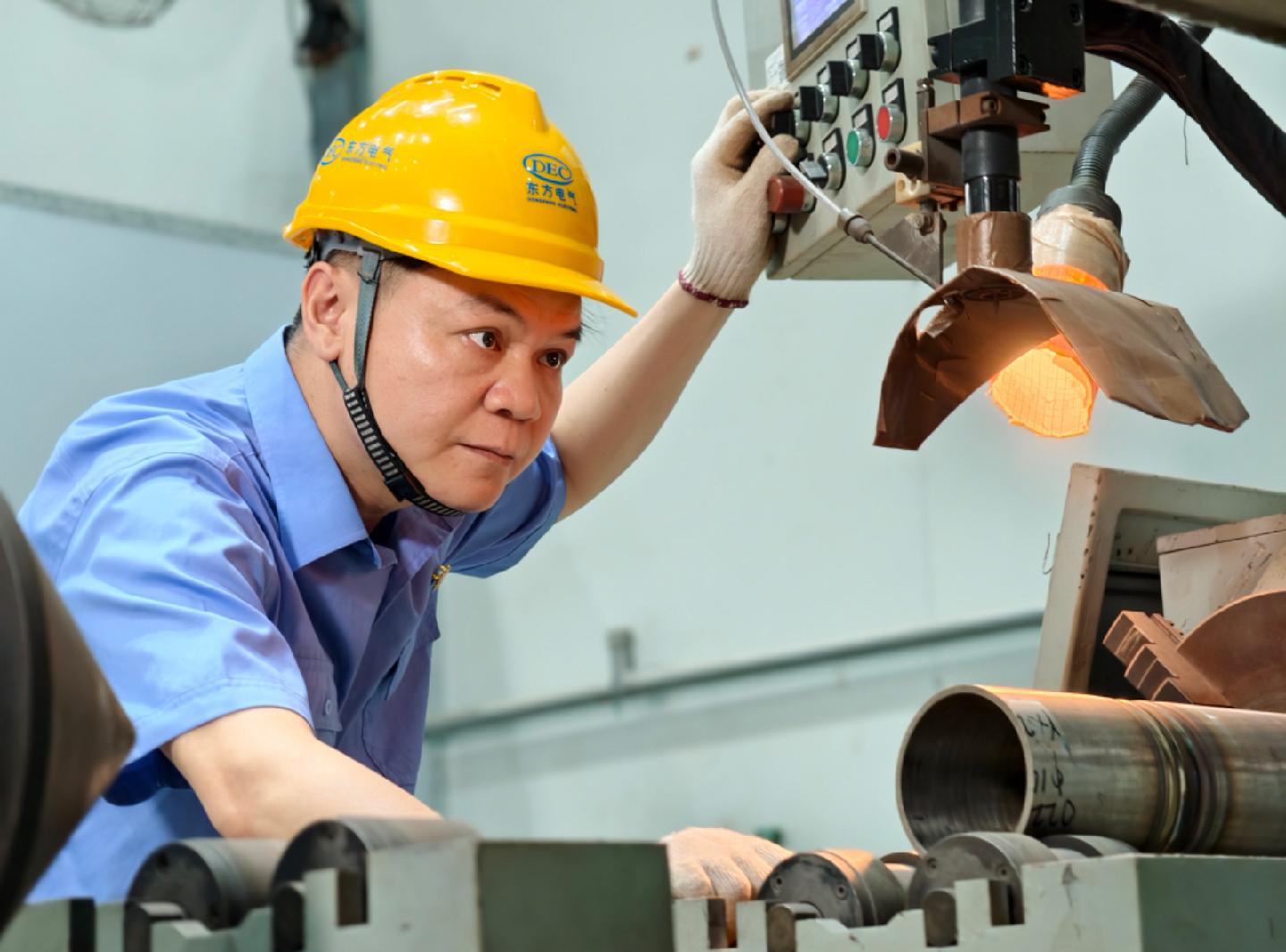 “核電焊工”王育忠：在“人造太陽”項目中學習與世界接軌的技術｜我們的四分之一世紀