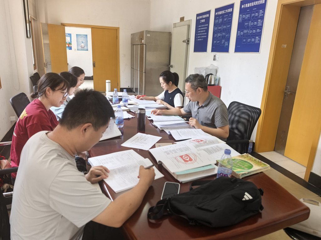 日常培训学习。市种子站供图