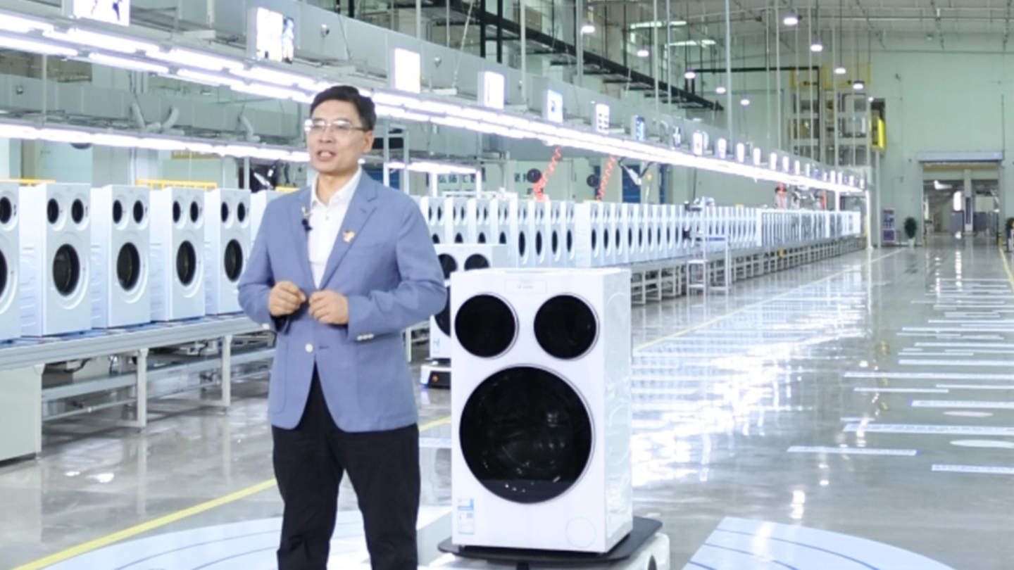 全網(wǎng)首批Leader懶人洗衣機(jī)交付 海爾周云杰化身