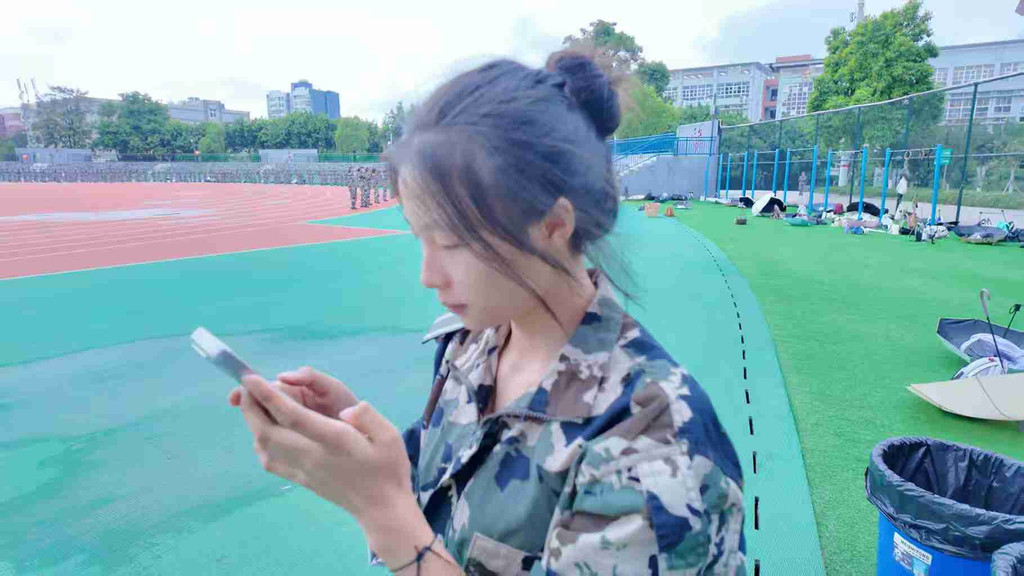 余西娅在西南政法大学军训。受访单位供图