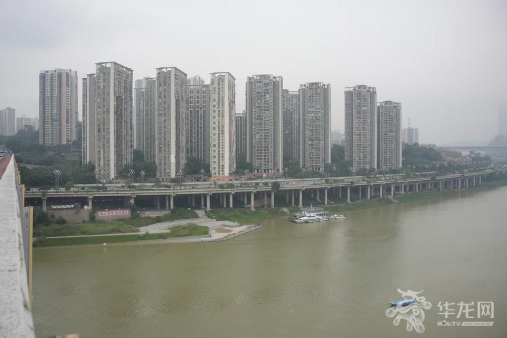 重庆中心城区阴天有小雨。第1眼TV-华龙网记者 陈洋 摄