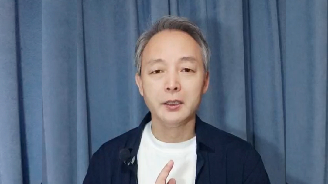 张亚中事了拂衣去，赵少康不舍利与名