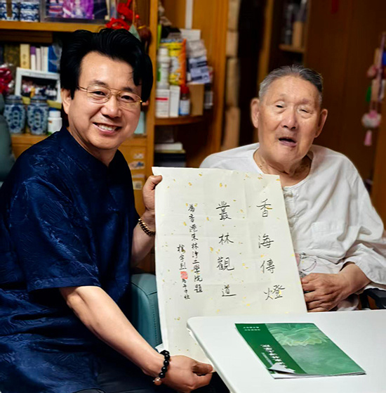 赵中良博士代宽运法师向楼先生支持香港佛教教育事业表达感谢
