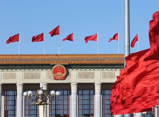 政府工作报告极简版来了！不到1000字