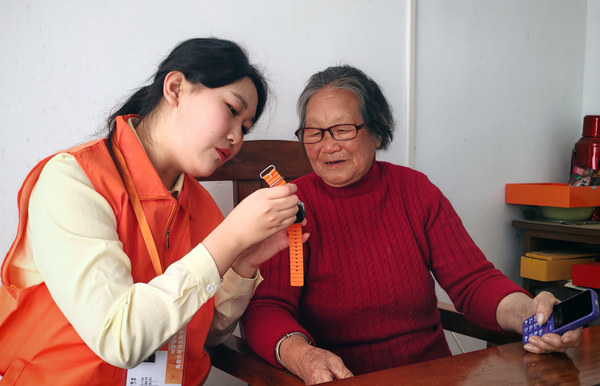 新春走基层丨年味里的青春:“护苗”成长 “助农”增收