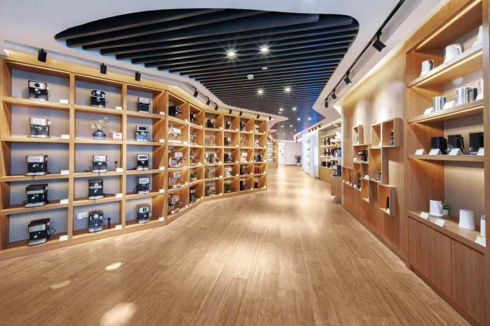 9-新宝股份展厅里陈列着多种咖啡机.jpg
