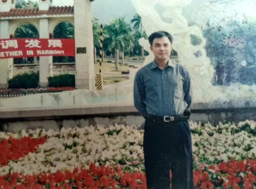 “尋子的哥”楊曉青：把孩子找回來，不是為了讓他做“籠子里的鳥”｜我們的四分之一世紀