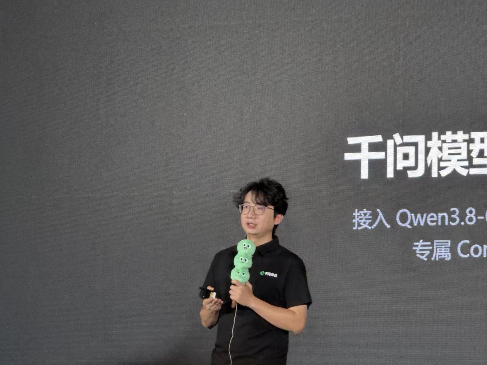 阿里AI战事升级:智能眼镜、录音卡密集登场,“AI员工”批量上线打工 阿里AI战事升级:智能眼镜、录音卡密集登场,“AI员工”批量上线打工