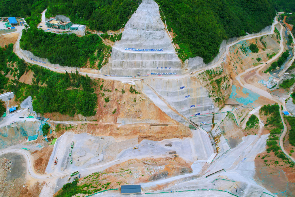 重庆巫溪凤凰水库大坝填筑全面启动。受访者供图