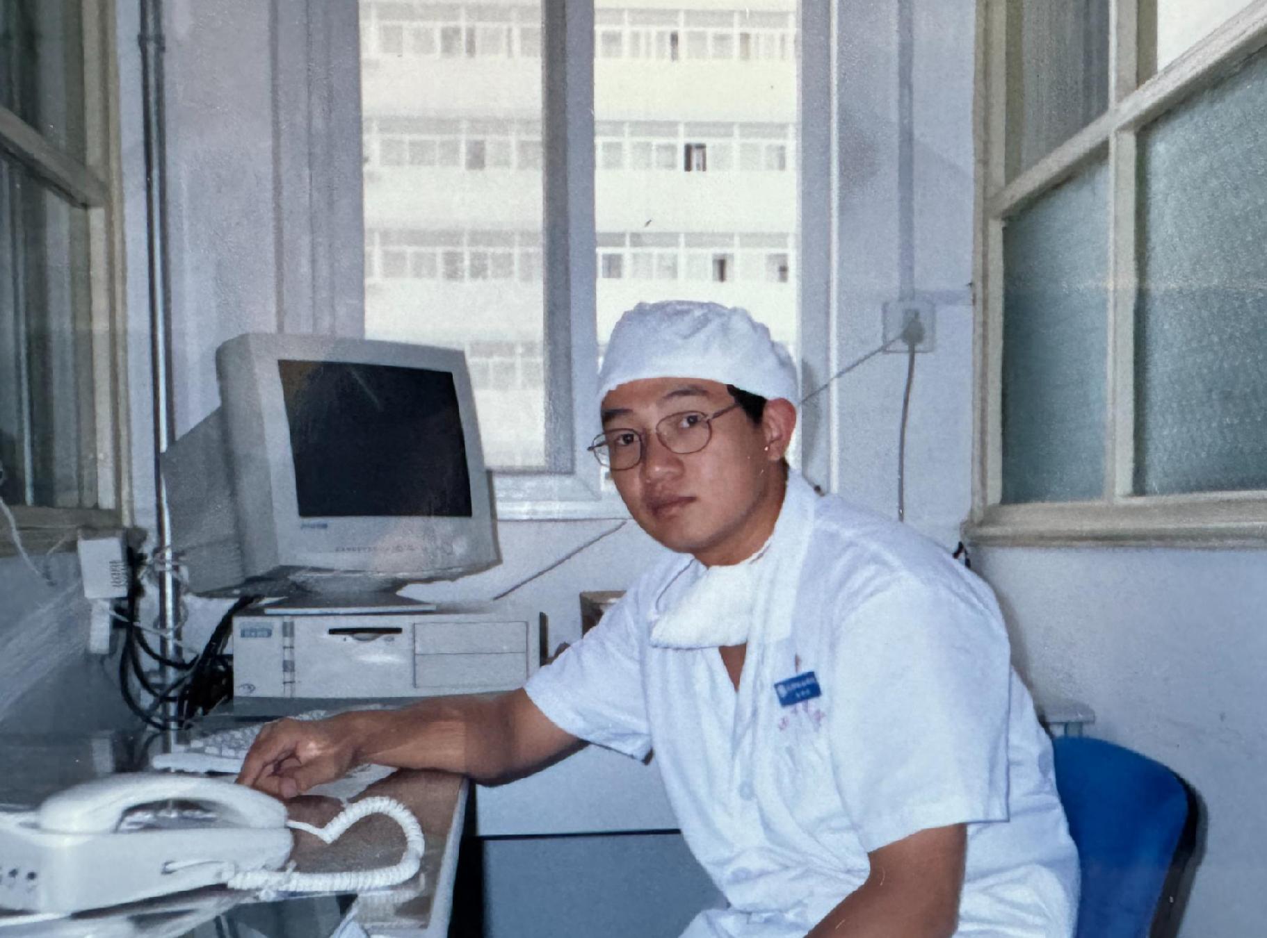 抗疫醫生李侗曾：我是怎么與“非典”、新冠交手的 | 我們的四分之一世紀