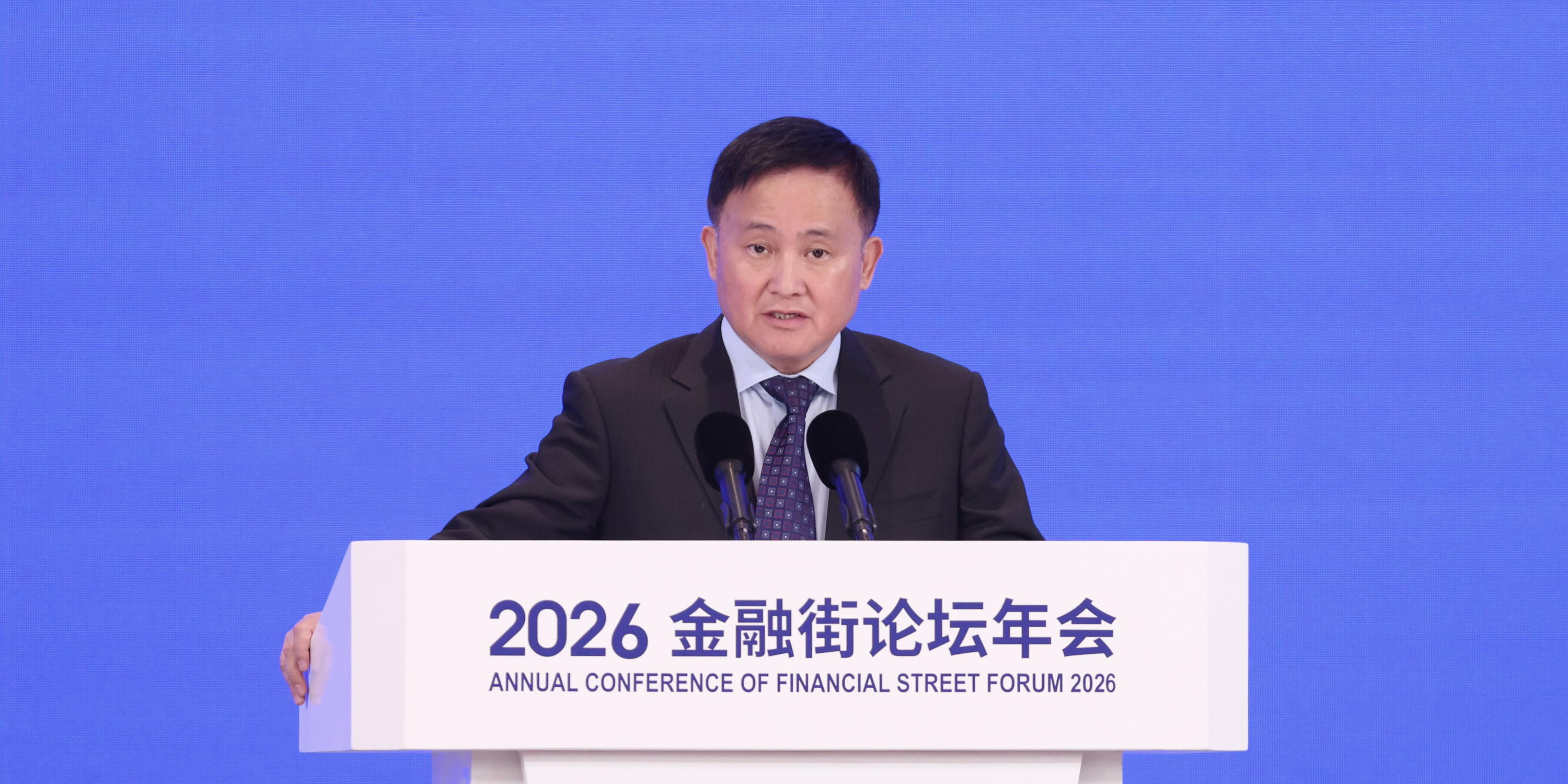 潘功胜最新发声！央行将推出非银机构大额赎回流动性支持工具