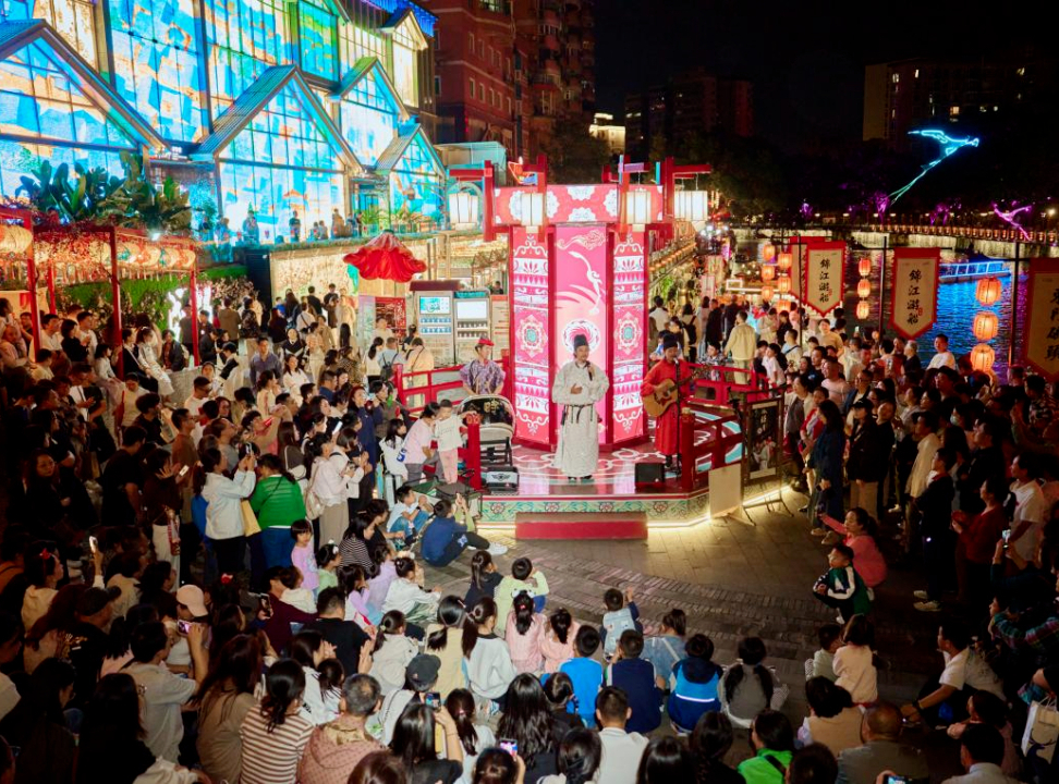 国庆好热闹，超2300万人次游客因何扎堆成都?