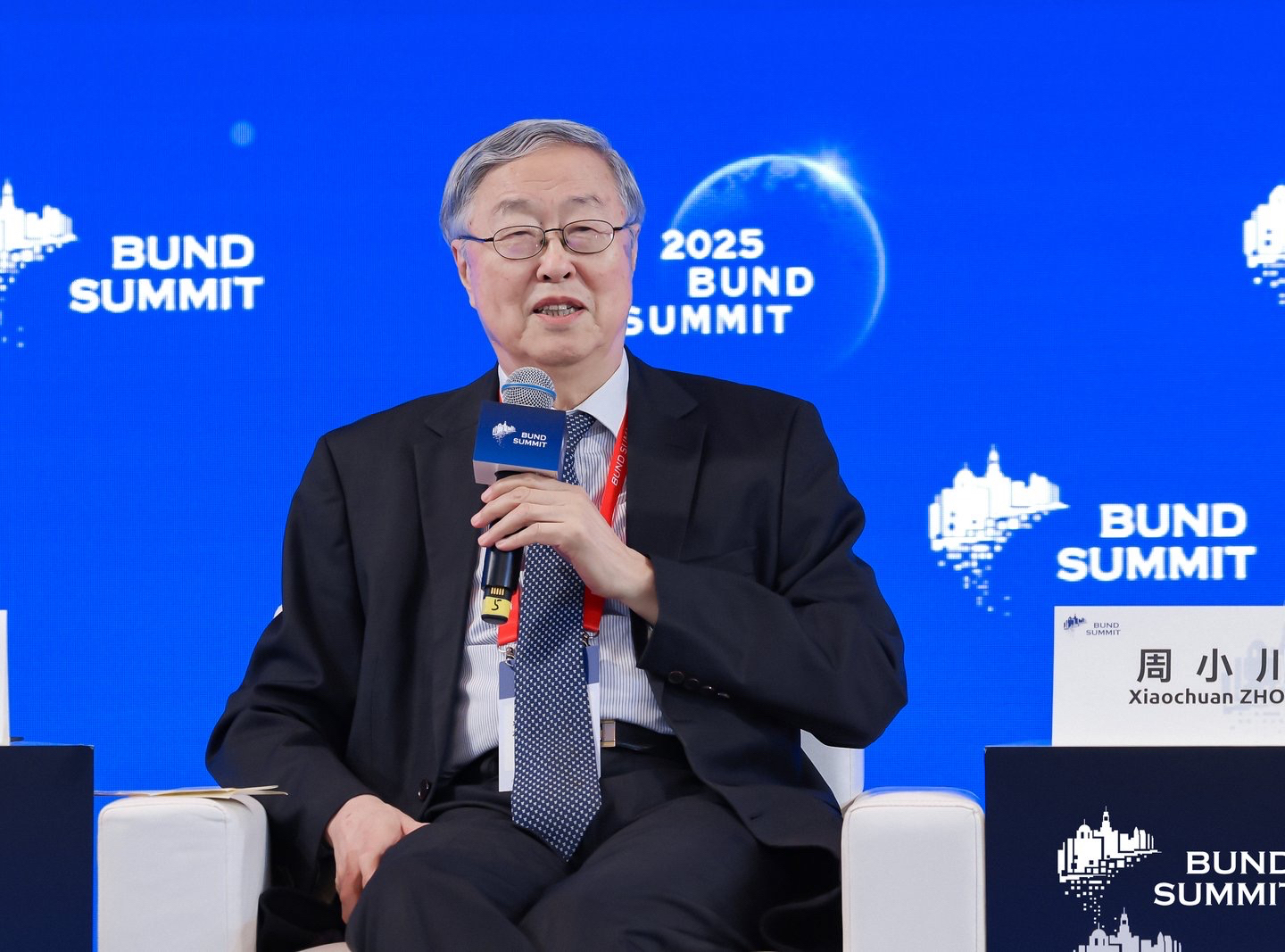 周小川:养老保障政策制定要充分考虑企业的实际情况 |直击外滩年会