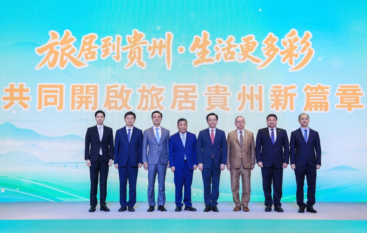 与会嘉宾在启动仪式上合影。