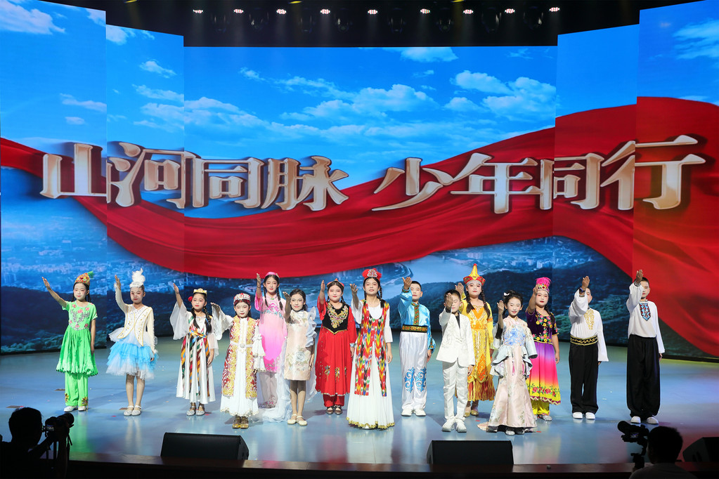 集体朗诵。重庆图书馆供图