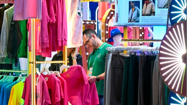 南极人不再卖标,美邦服饰重塑渠道:服装企业进入转型时刻