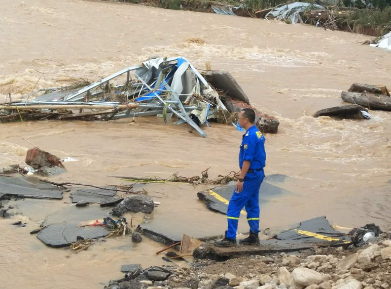 Rescue Captain Wang Xiaozhou: How to Bargain with Death in Thousands of Rescue Operations | Our Quarter Century