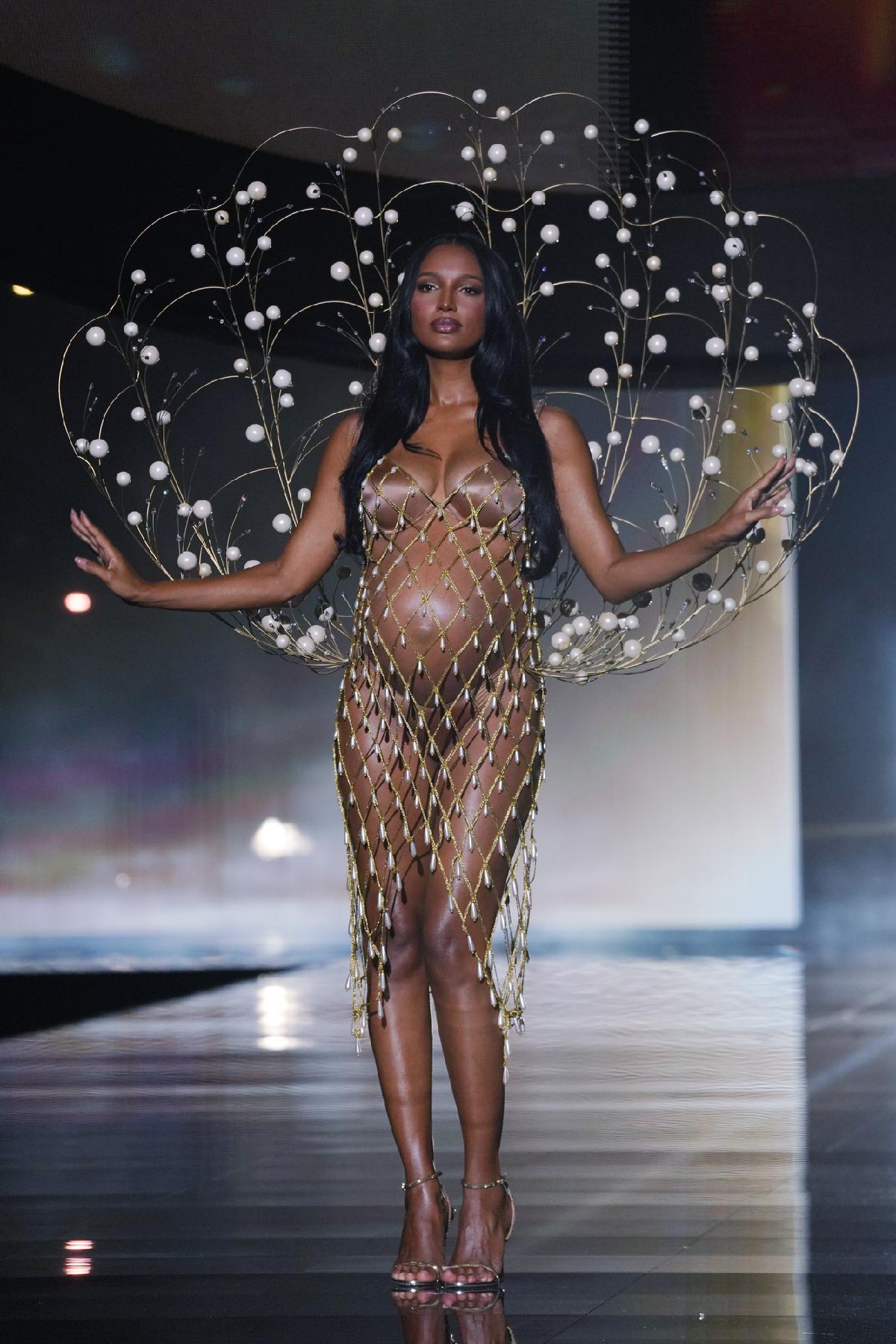 Victoria's Secret Runway, Fashion Show 2025: Photos