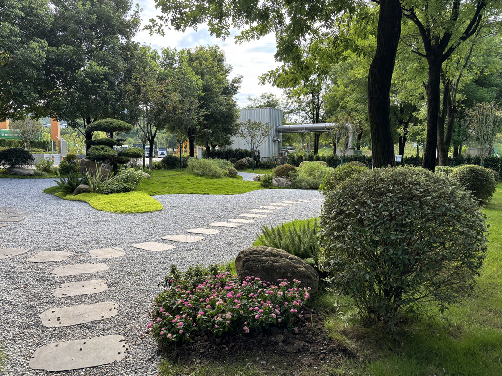 夏家坝垃圾二次转运站内。受访单位供图