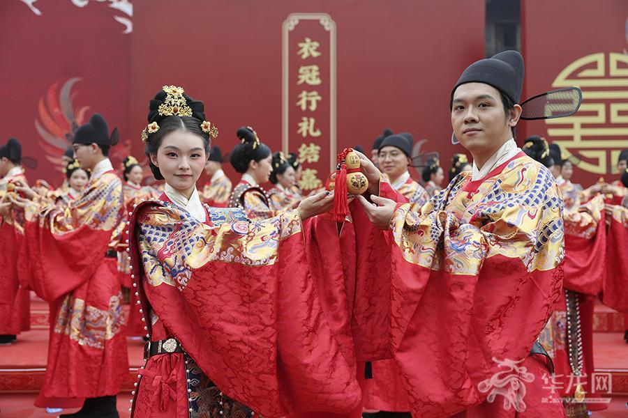 婚礼既有仪式感,也有文化味。第1眼TV-华龙网记者 李文科 摄