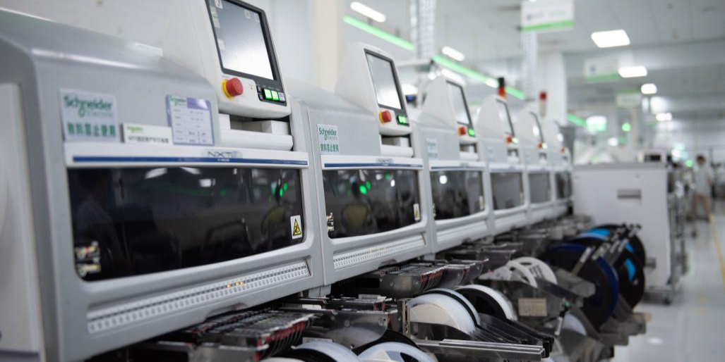 施耐德电气：AI赋能端到端绿色供应链 - eeo.com.cn