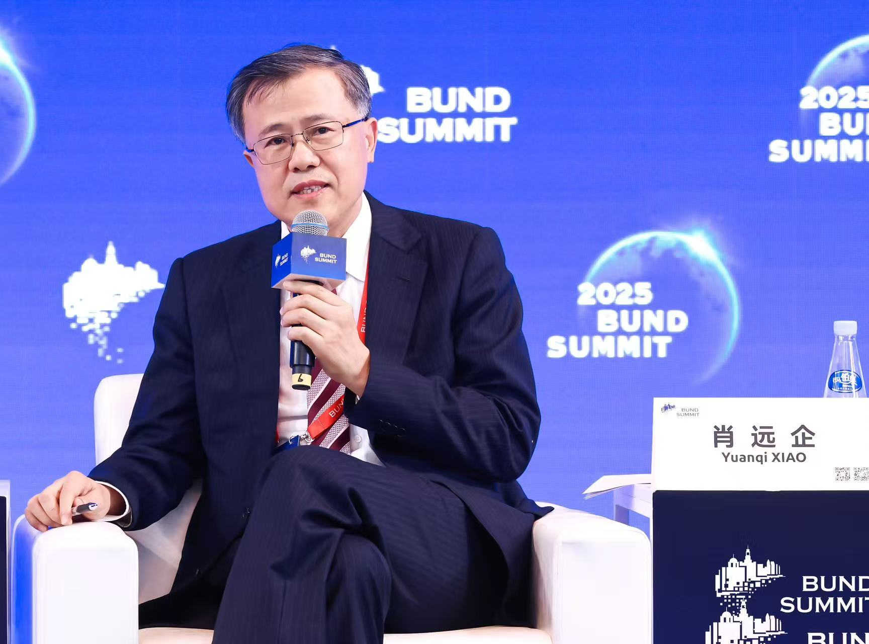 肖远企:必须关注AI对金融结构变化的潜在影响|直击外滩年会