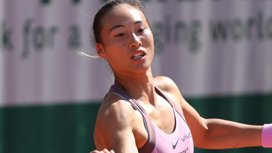 Zheng Qinwen, who treats the 
