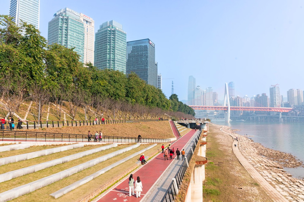 两江新区滨江步道。重庆市生态环境局供图