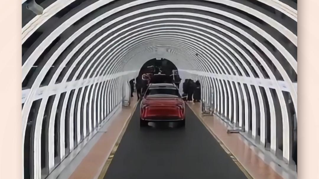 我国新能源汽车10月销量首超新车总销量50%