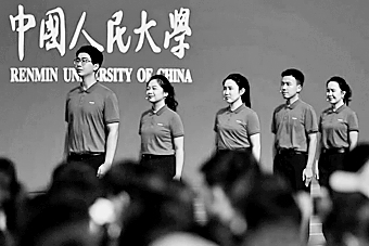 舞台上的“跨时空相遇” 舞台上的“跨时空相遇”