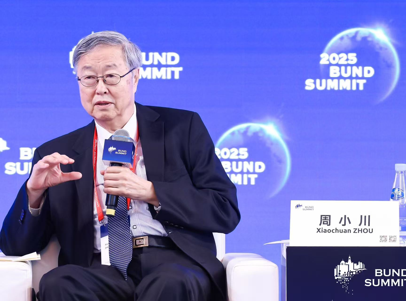 周小川:人与机器的关系发生了巨大变化 |直击外滩年会