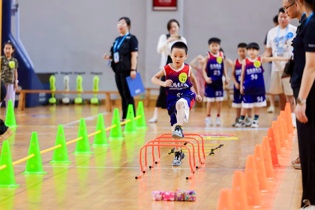 孩子们沉浸式感受体育的趣味。受访者供图