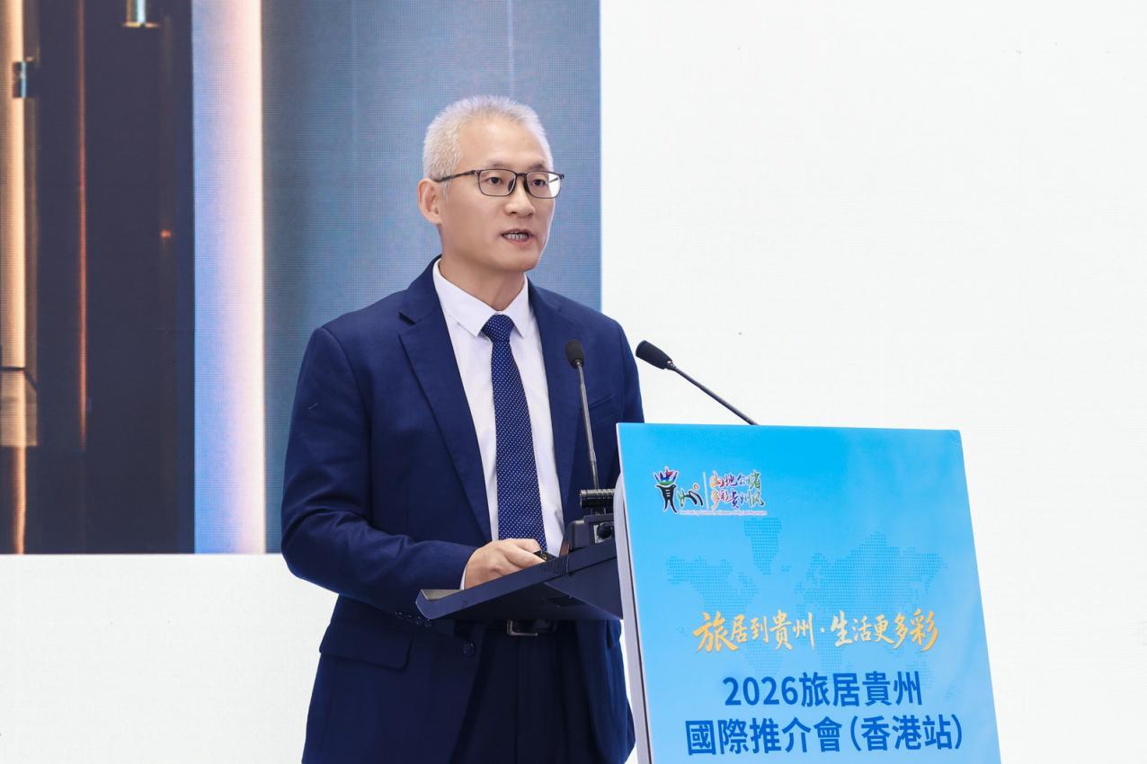 贵州视界房地产开发有限公司总裁曹国梁推介贵阳文化旅居项目“可乐住姆”。
