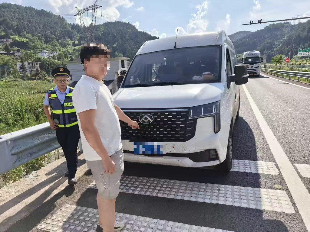 非法营运车辆被查。受访者供图