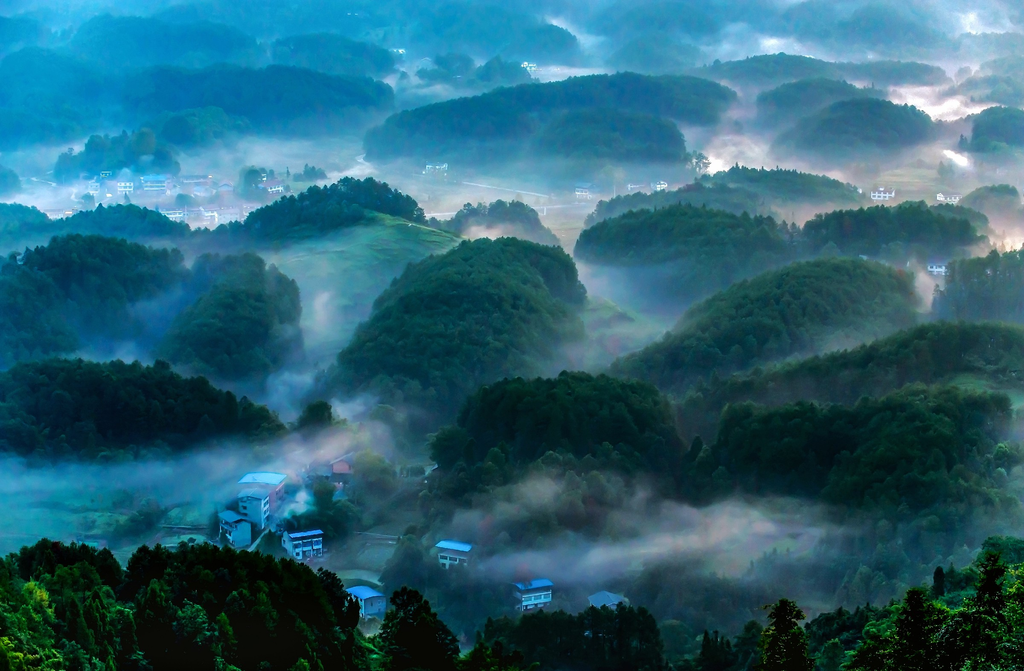 重庆山村如画。毛晋渝摄 重庆市生态环境局供图