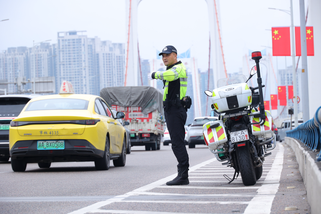 九龙坡公安全力保障群众假期出行平安。 警方供图