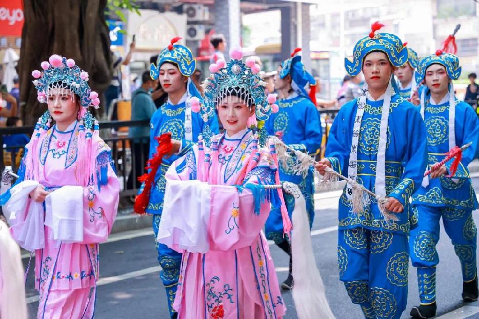 廣州“水上花市”別出心裁 嶺南迎春文化呈現(xiàn)特殊魅力丨故鄉(xiāng)里的中國