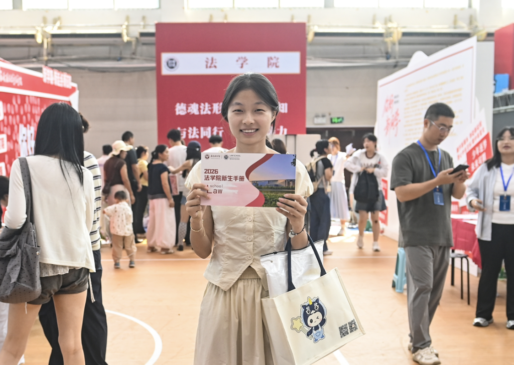余西娅来到西南政法大学报道。受访者供图