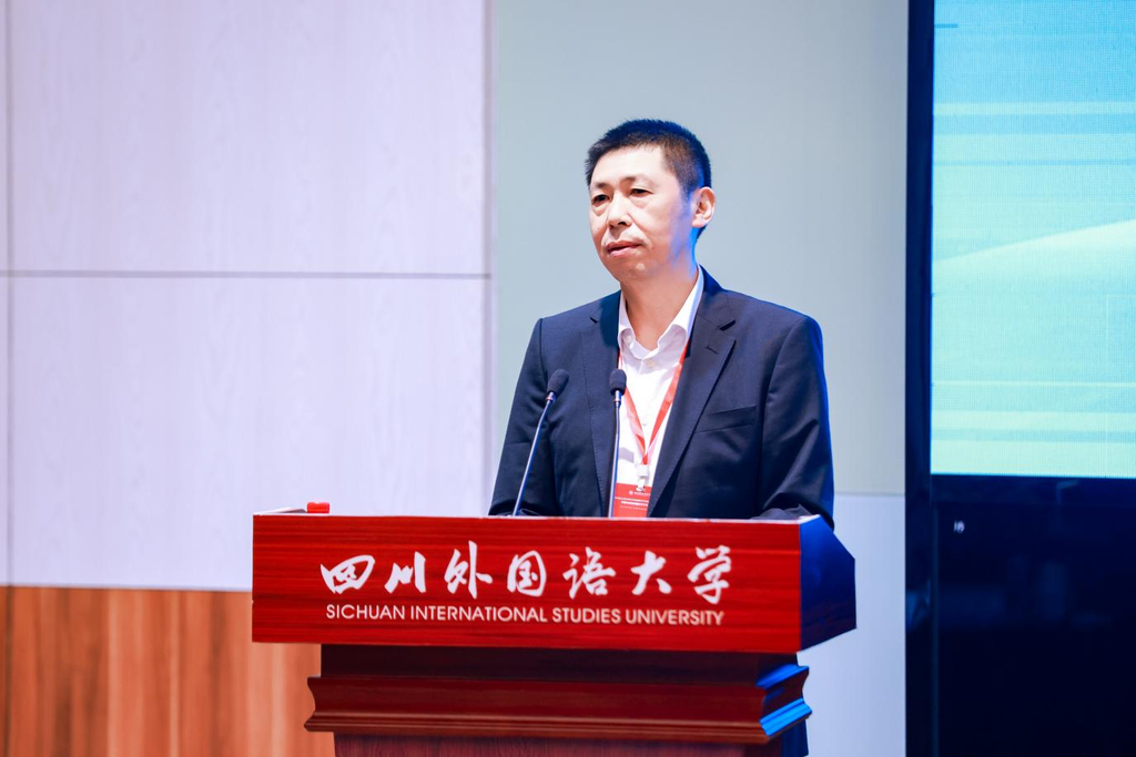 《上海翻译》主编傅敬民教授致辞。受访单位供图