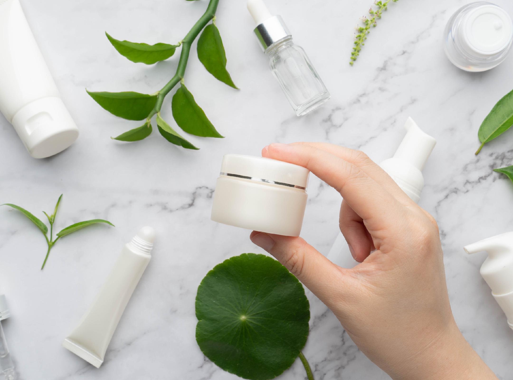 化妆品企业为何再攻植物成分|科技赋能新消费