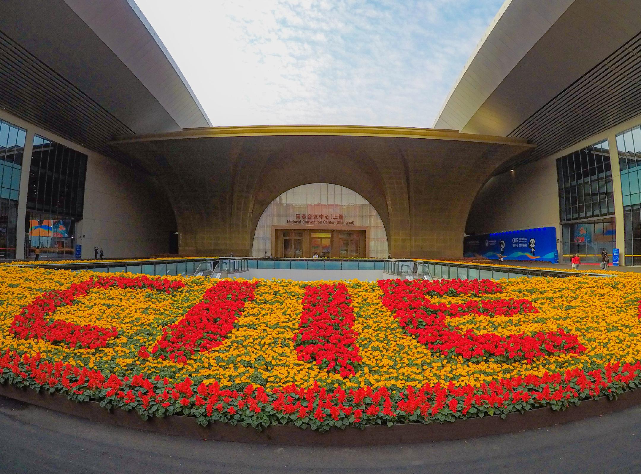 进博会观察｜一条瑜伽裤不够用了，lululemon拓展新品类寻找增长