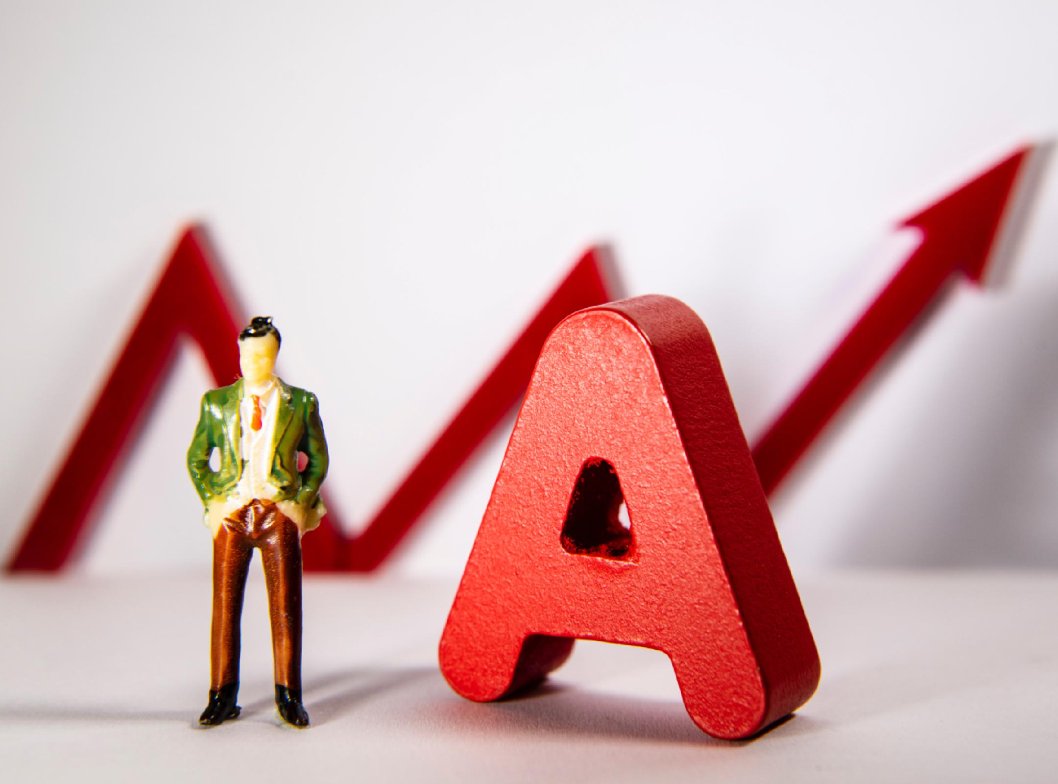 谁是“日光基”的幕后推手？