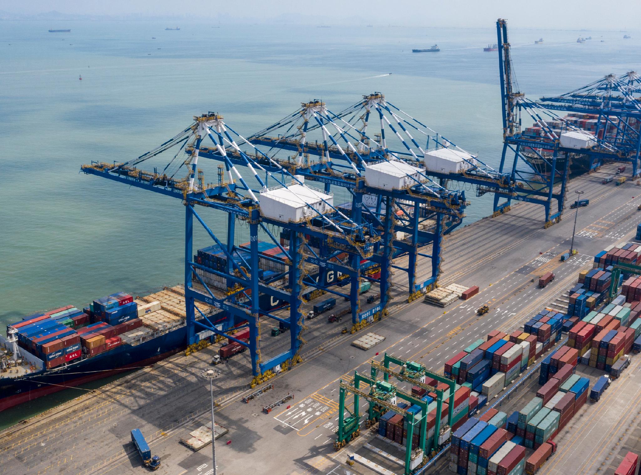 中东航线单柜运费跳涨三千美元，多家船司实施紧急冲突附加费