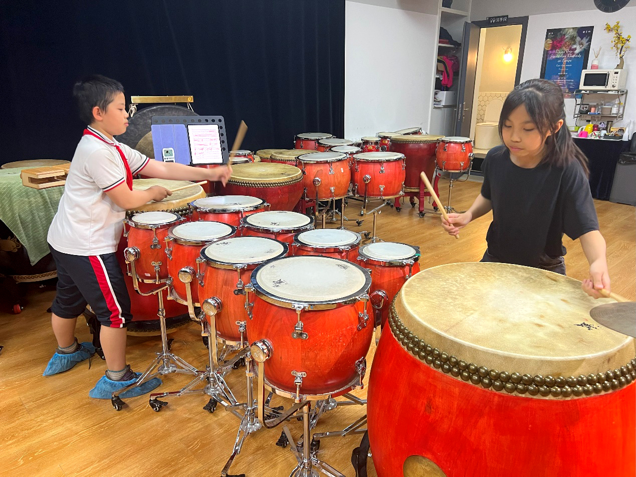 打击乐中的翩翩少年