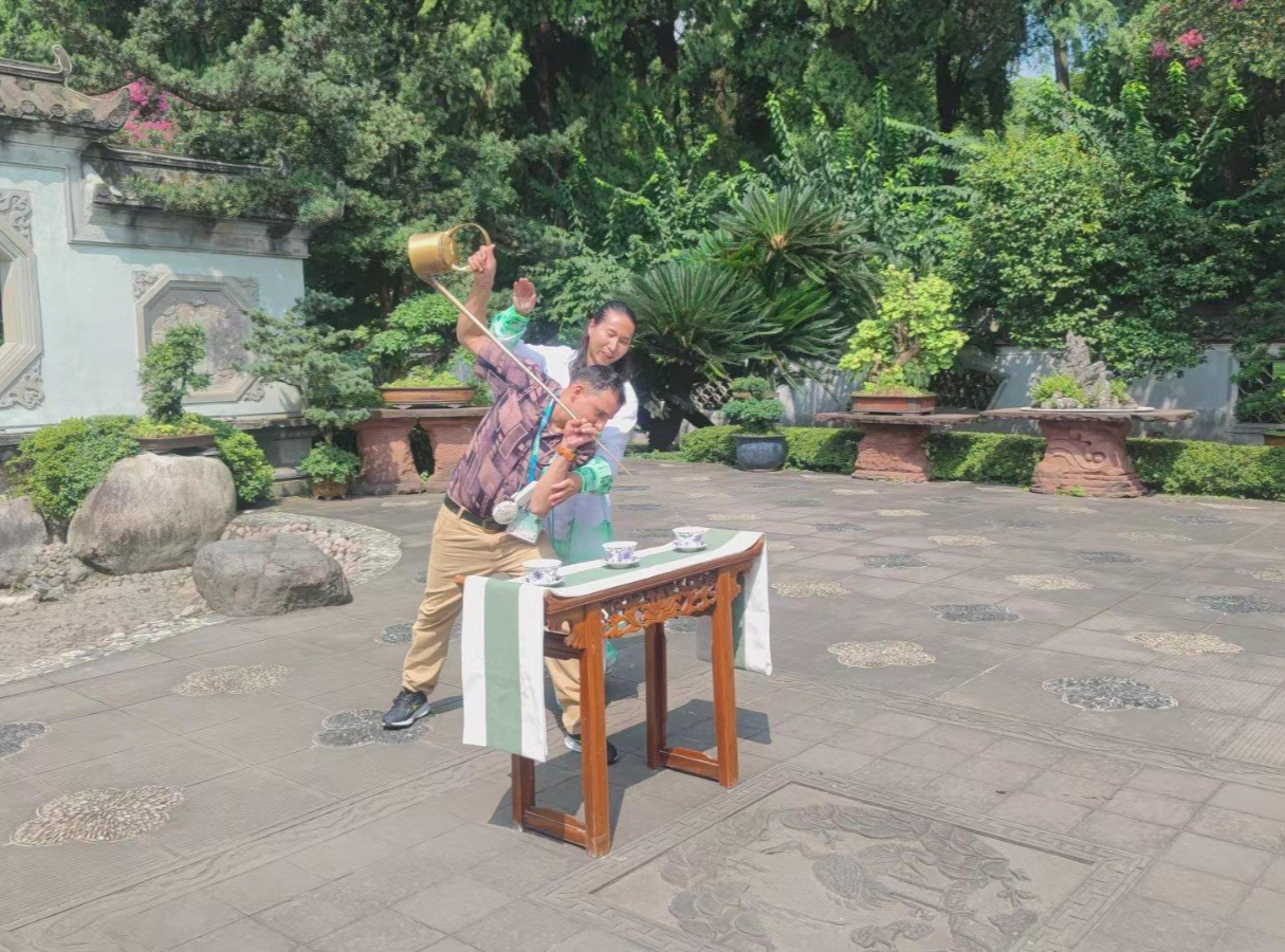 在成都深度感受“世界遗产经典游”，尼泊尔记者：想把成都故事带回国