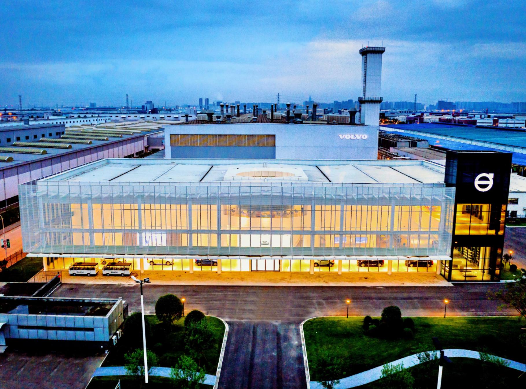 两天落地两大项目！成都汽车产业按下转型升级“快进键”