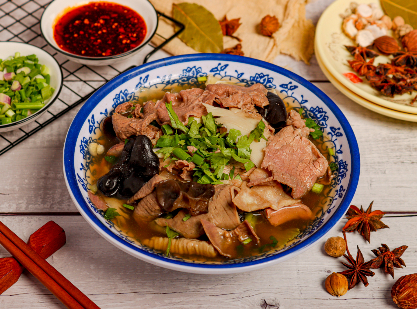 跷脚牛肉：乐山人的市井与江湖