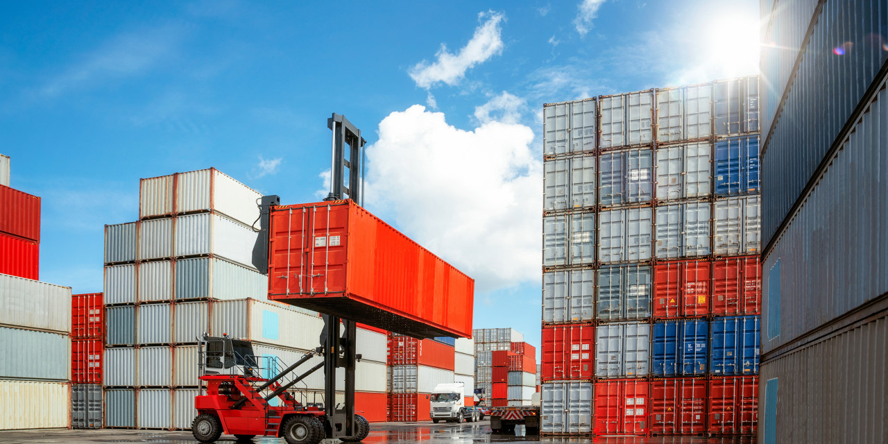 海关总署支持符合条件的企业开展内外贸集装箱同船运输提升物流便利性