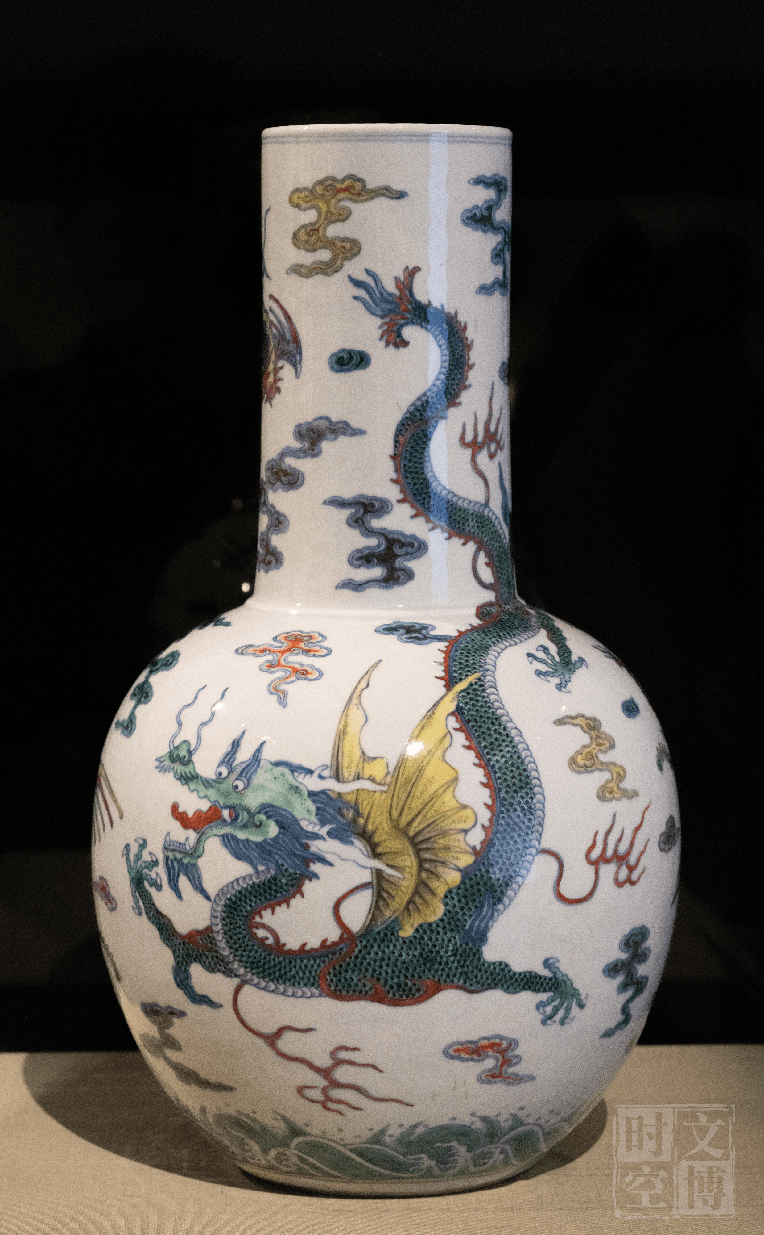 大明成化年製 青花鬥彩雲龍紋酒壺 靓宝格- 康熙